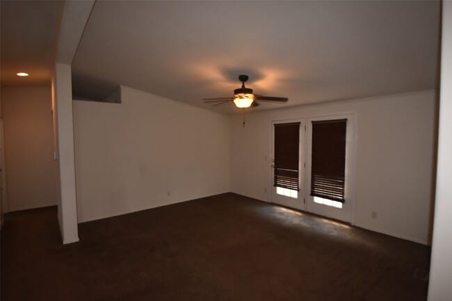 Building Photo - 10007 Elderberry Park Ln