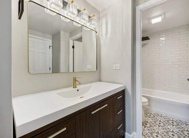 bathroom - 1032 Denham Pl