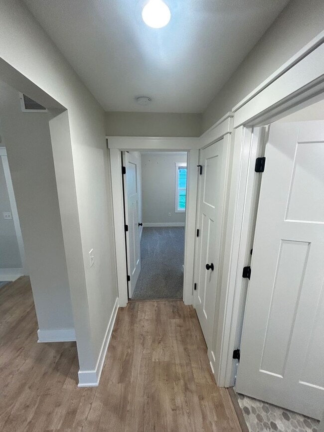 Building Photo - 3837 Delia Dr