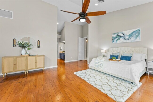 Building Photo - RENT THIS EXTRAORDINARY WATERFRONT HOME