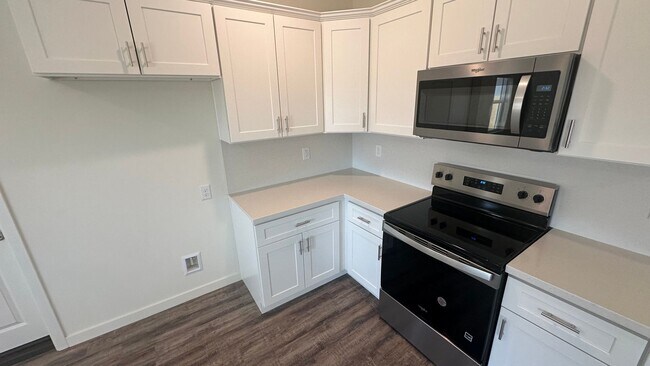 Building Photo - Coyote Run Duplexes 9004