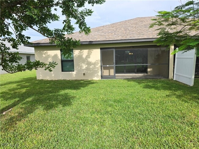 Building Photo - 2022 SW 15th Pl
