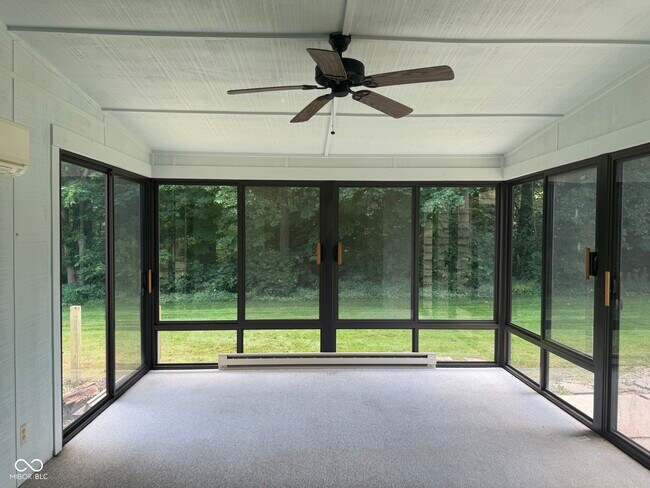 Building Photo - 329 Sandbrook Dr