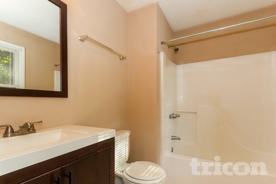 Building Photo - 2965 Windcrest Dr