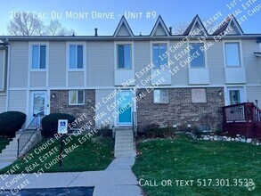 Building Photo - Lovely 2-BDR 2.5-BTH Condo on the Golf Cou...