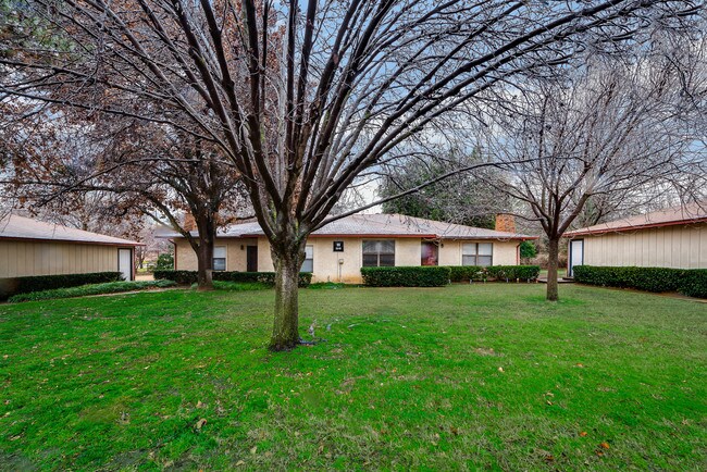 Building Photo - Foxfire Apartment Homes