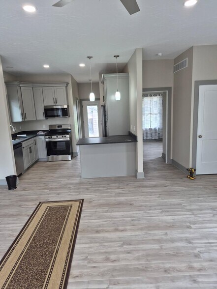 Building Photo - 4773 Bickford Ave