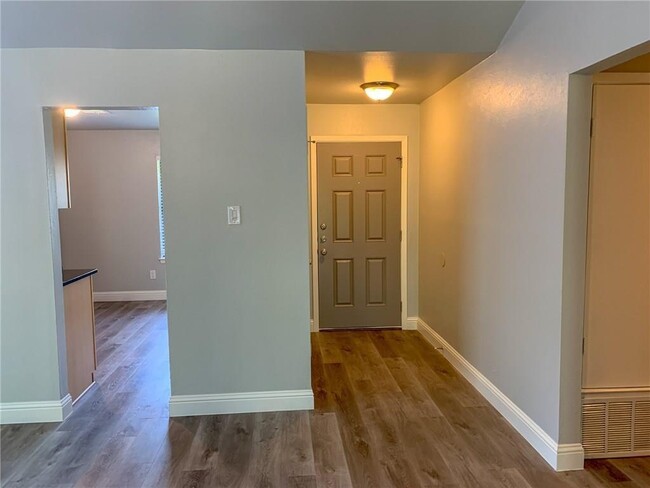 Building Photo - 1604 Holstein Dr
