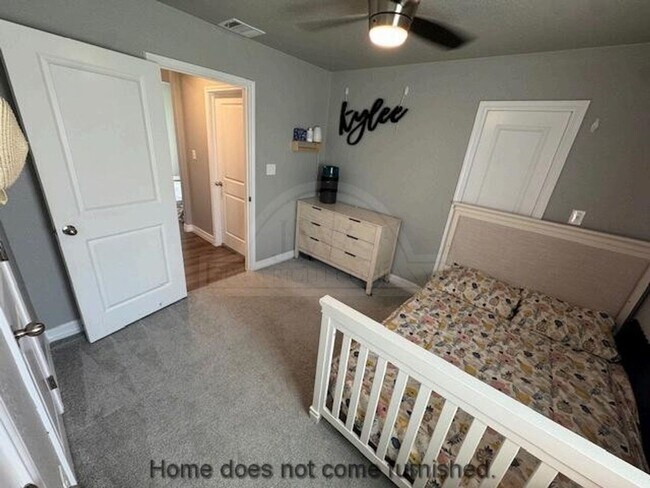 Building Photo - 907 Holliday Dr