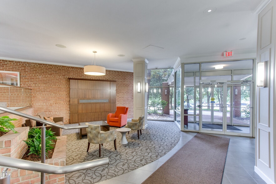 Lobby - 3000 Spout Run Pky