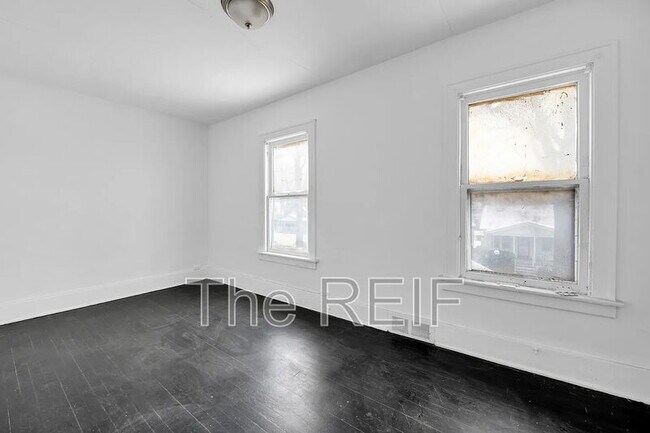 Building Photo - 15906 Alden St