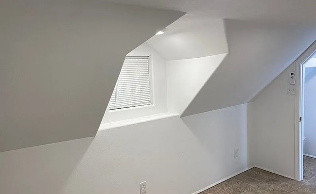 Building Photo - Fully remodeled 3 bed 2 bath