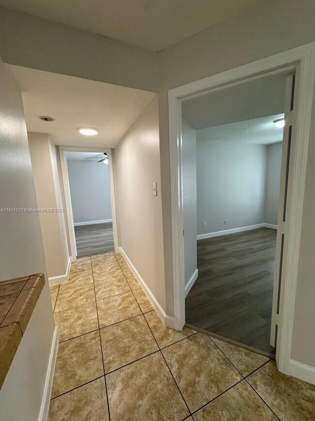 Building Photo - 10410 SW 157th Ct