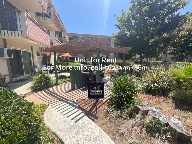 Building Photo - Condo - 1 Bedroom / 1 Bath - Long Beach