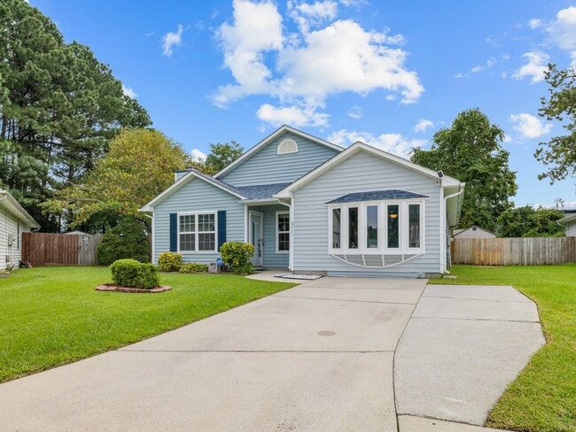 Building Photo - Beautiful 4 Bedroom Home with Bonus Room and Fenced Yard