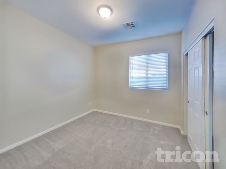 Building Photo - 723 W Dana Dr