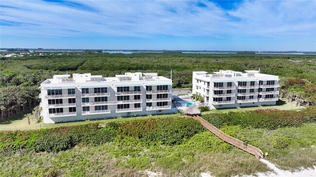 Building Photo - 4810 N Hwy A1A