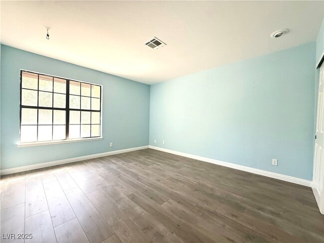 Building Photo - 920 Pinehurst Dr