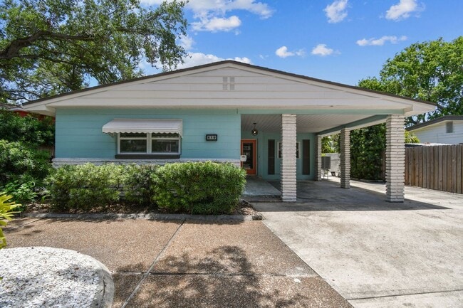 Building Photo - 610 Bosphorous Ave