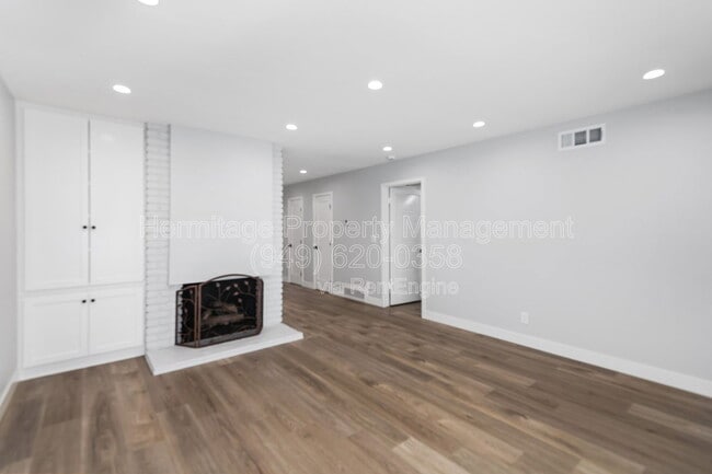 Building Photo - 1199 E 1st St