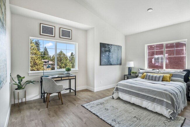 Building Photo - New 2 Bed/1 Bath Duplex Apartment with Two...