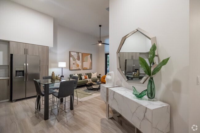 2BR, 2BA - 993SF - Bay Pointe Apartments
