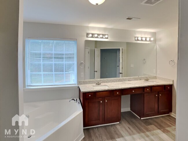 Building Photo - 15819 Herring Gull Way