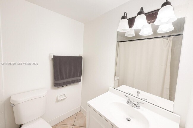 Building Photo - 1250 Lincoln Rd