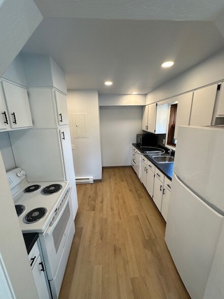 Building Photo - 420 E Main St