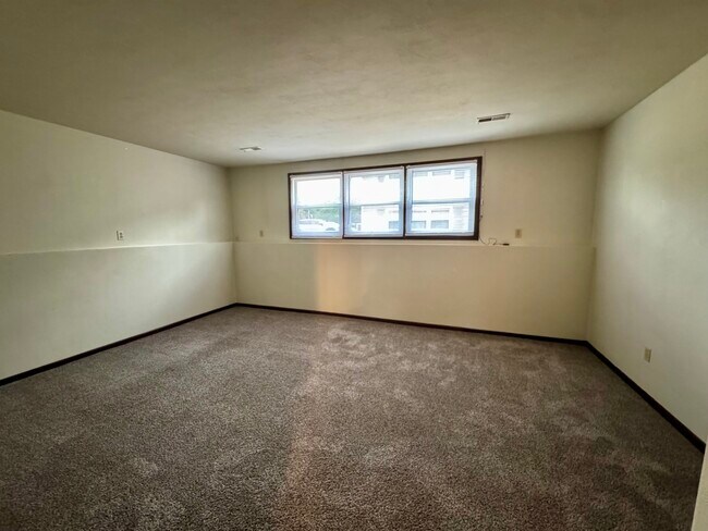 Building Photo - 104 E 9th Ave