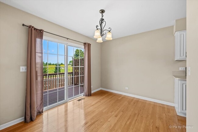 Building Photo - 1058 E Danbury Dr
