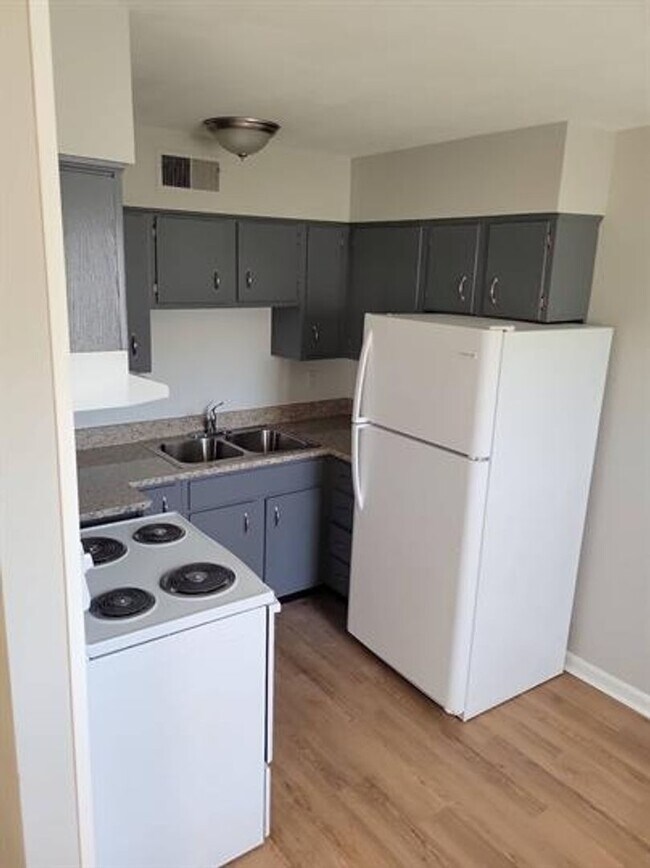 Building Photo - 4808 Saddlebrook Ln