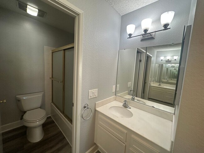 Building Photo - Embrace Luxury and Style in this Stunning ...