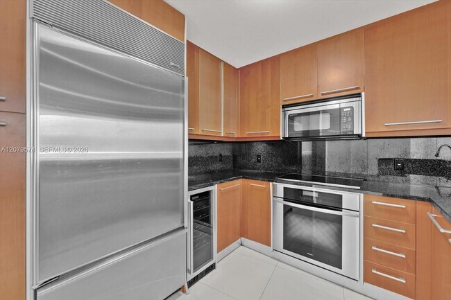 Building Photo - 901 Brickell Key Blvd