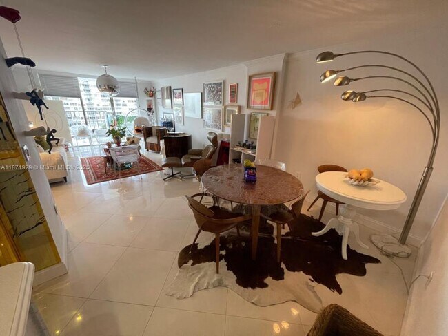 Building Photo - 2 bedroom in Aventura FL 33160