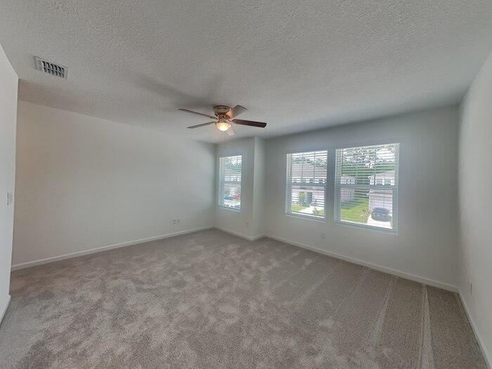 Building Photo - 622 Holly Lks Dr