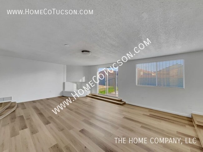 Building Photo - 8548 E Beverly St