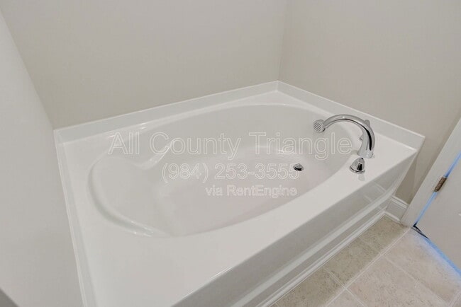 Building Photo - 1364 Scholar Dr