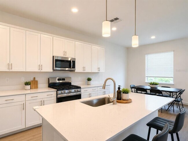 Building Photo - 15115 Sea Salt Wy