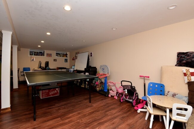 Building Photo - 174-06 Jewel Ave