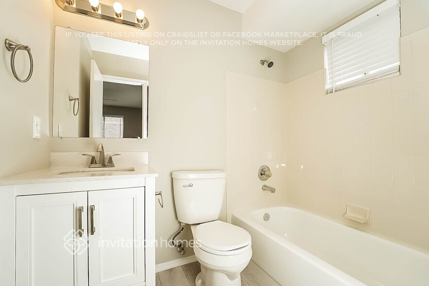 Building Photo - 12230 Newport Dr