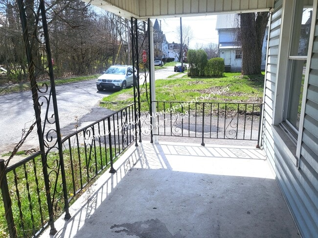 Building Photo - 509 Blaine St
