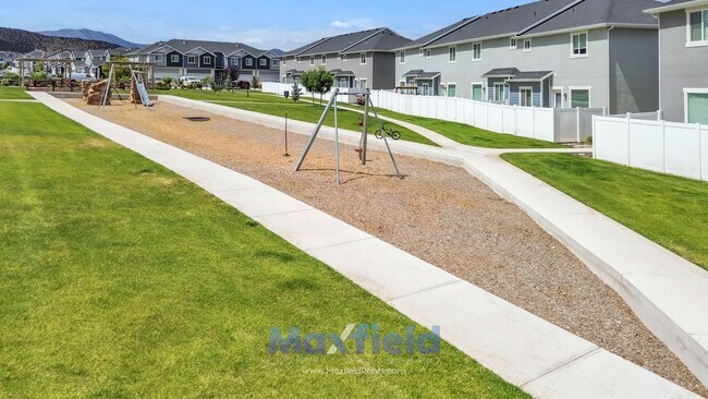 Building Photo - Spacious 5-Bedroom End-Unit Townhome with ...