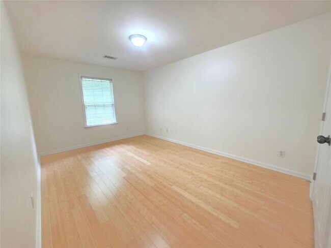 Building Photo - 1685 Southgate Mill Dr