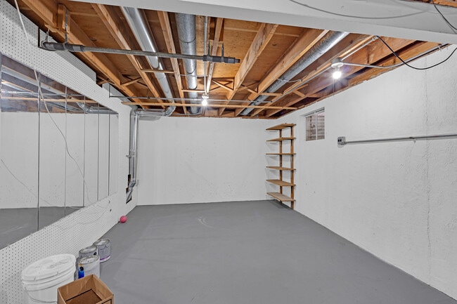 Building Photo - 650 Patricia Ln