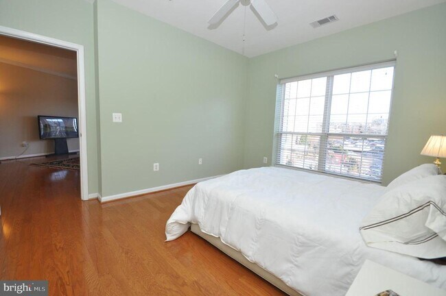 Building Photo - 4550 Strutfield Ln
