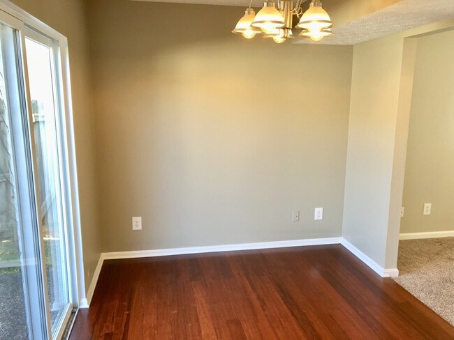 Building Photo - Updated East End Condo For Rent! So Nice