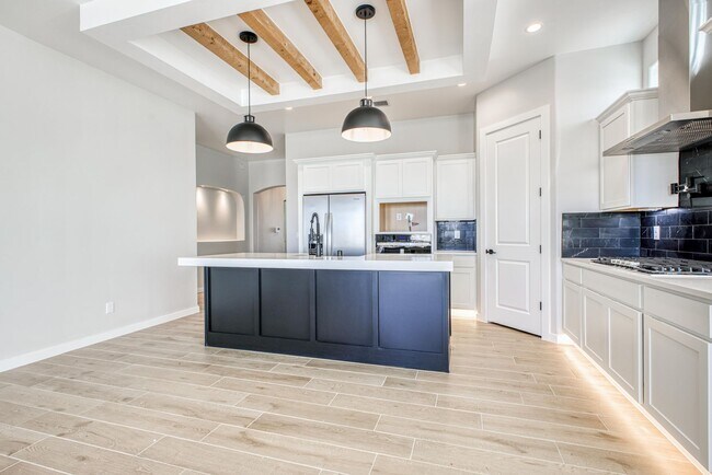 Building Photo - Beautiful East side House 4 bed-2.5 baths, part of The  Club that includes Swimming Pool, Gym, Te...