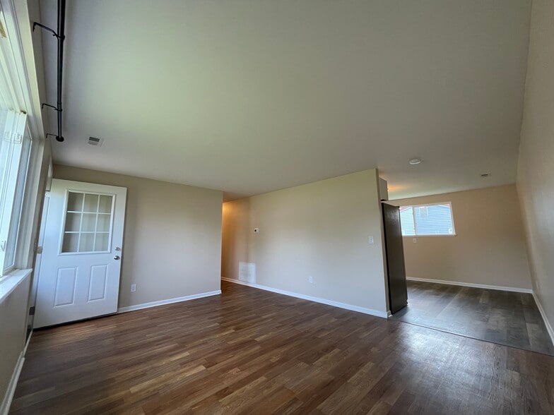 Building Photo - 19 Valley Park Dr