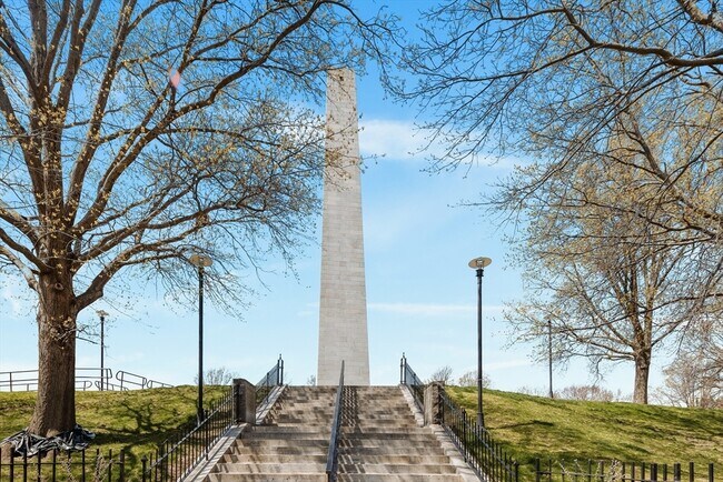Building Photo - 2 Monument Sq